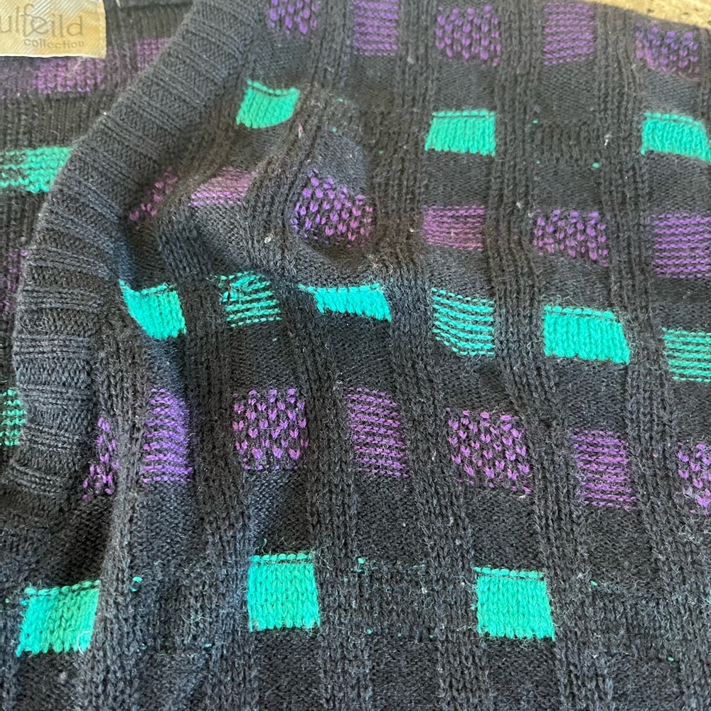Men's Vintage 90s 100% Wool V-Neck Sweater - Picture 4 of 6